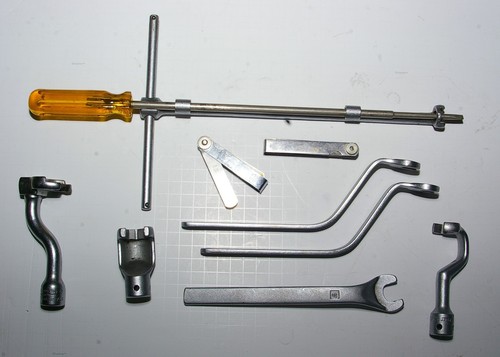 Mercedes hand tools for valve